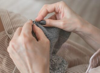 Arte textil y memoria: mujeres que tejen identidad en América Latina